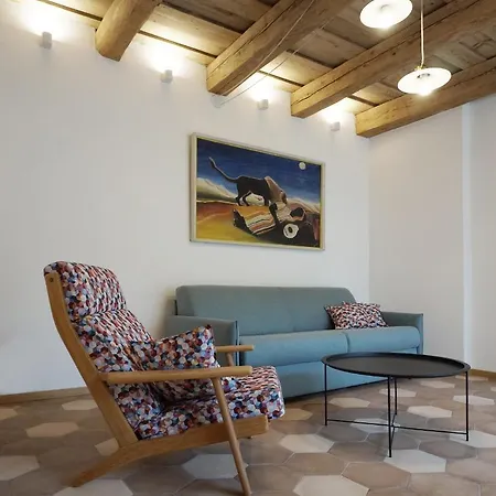 Old Town Flat With Private Patio Apartment *