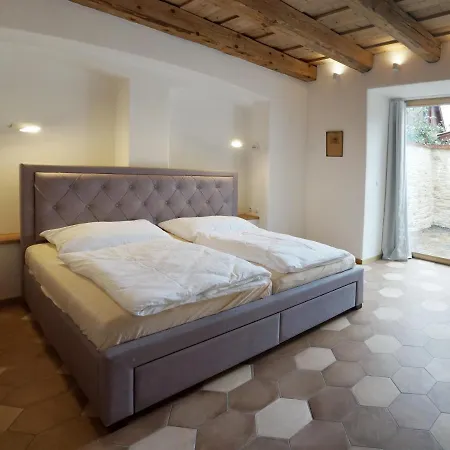 Old Town Flat With Private Patio Apartment *