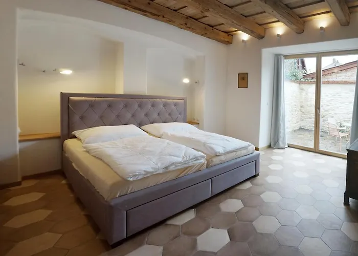 Old Town Flat With Private Patio Apartment *
